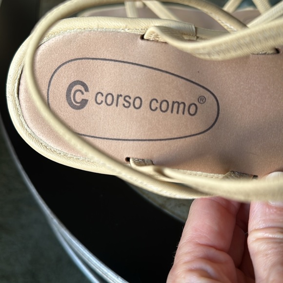 Corso Como 9 yellow sandal EUC - Picture 2 of 9